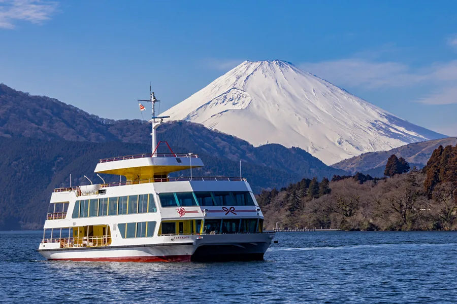 Hakone Yusen — Lake Ashinoko Sightseeing Boats (SORAKAZE / Daichakai Tea-themed Vessel)