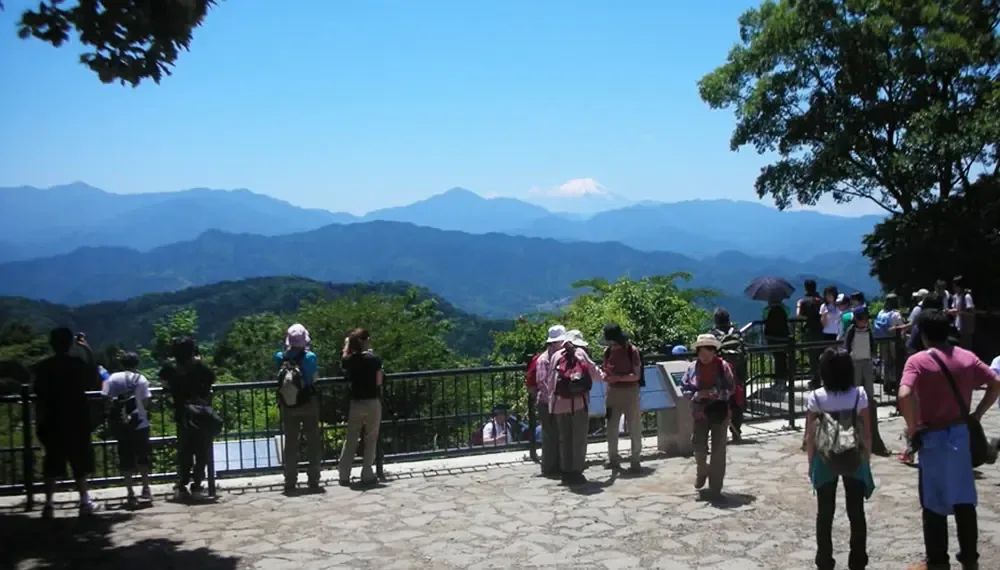 高尾山 エコウォーキングツアー · 官方影像
