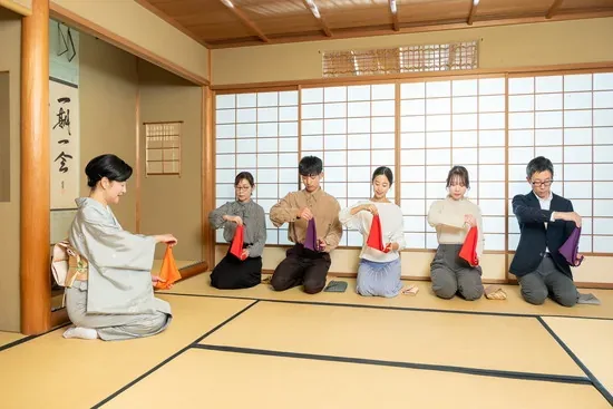 仁和寺 裏千家茶道 · 公开影像